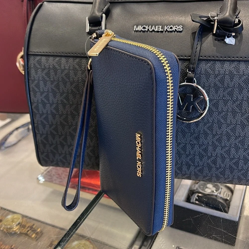 MICHAEL KORS LARGE FLAT MULTIFUNCTION PHONE CASE WALLET WRISTLET  NAVY COLOR NWT
